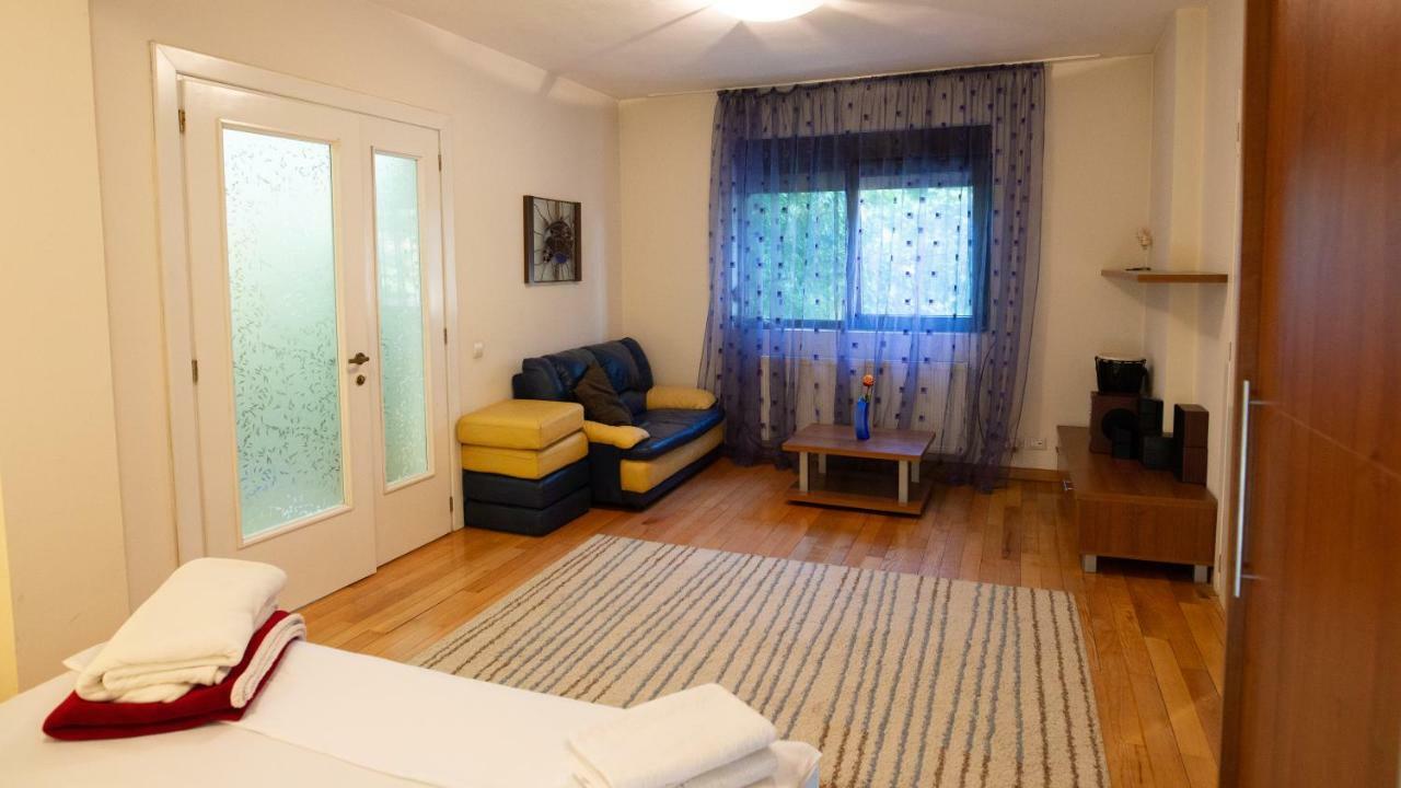 Nicole'S Apartment 부쿠레슈티 외부 사진